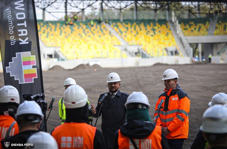 Budowa miejskiego kompleksu sportowego na finiszu [WIDEO]